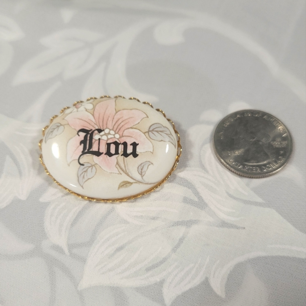 Vintage flower goldtone brooch pin Lou 1980s